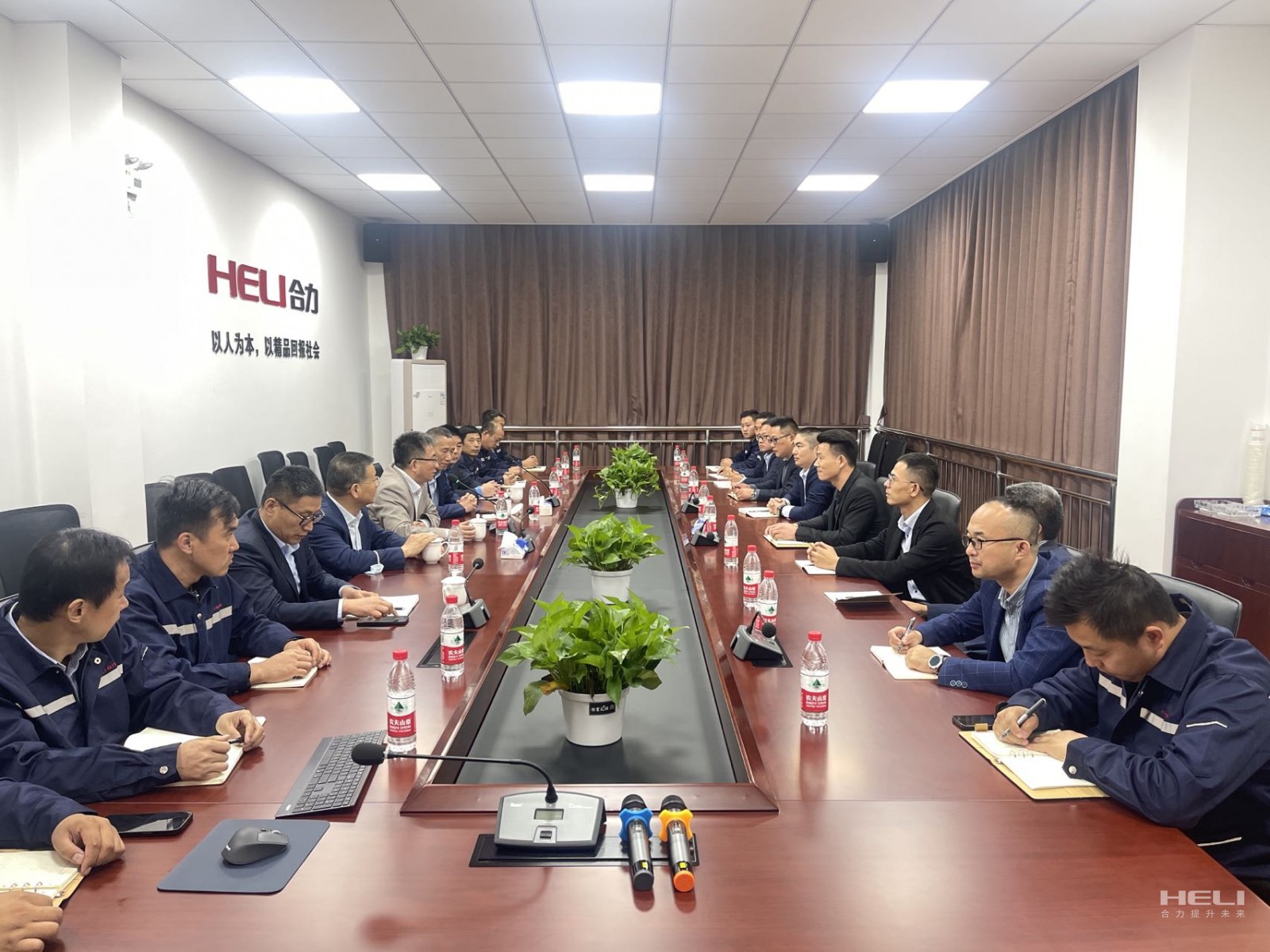 与上海xc sports昆山、嘉定分公司员工互换座谈.jpg